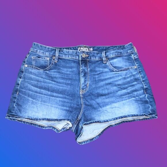 Plus Size Light Wash Hi Rise Torrid Shorts Size 14 #16 - Picture 1 of 4